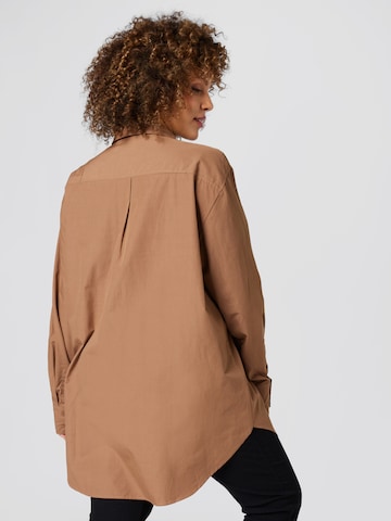 A LOT LESS - Blusa 'Sissy' en marrón