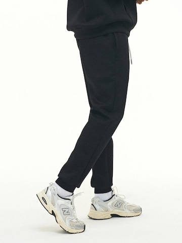 Tapered Pantaloni 'RECREATION Scuba Jogger' di DRILLS Apparel in nero