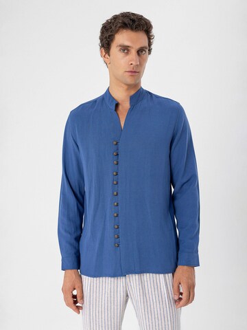 Coupe regular Chemise Antioch en bleu : devant