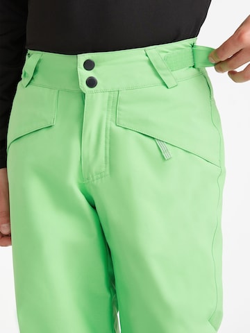 Regular Pantaloni sport de la O'NEILL pe verde