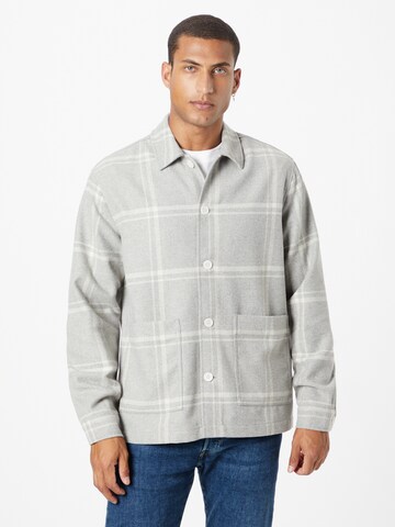 Coupe regular Chemise 'Staan' minimum en gris : devant