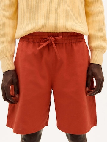 Thinking MU Loosefit Hose ' Henry ' in Rot