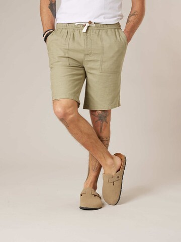 Regular Pantalon 'Middle' Deeluxe en vert : devant