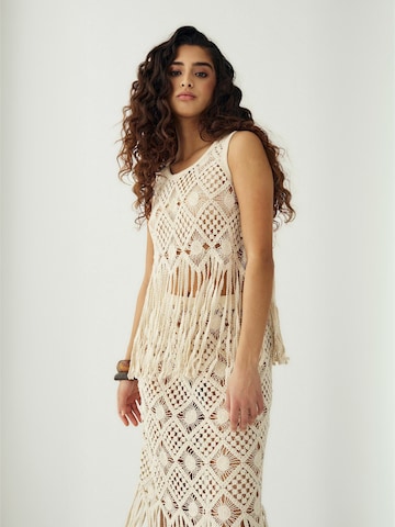 Top ' N-Myrah ' di Noella in beige: frontale