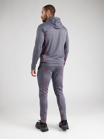 Completo per l'allenamento 'Novelity' di UNDER ARMOUR in grigio