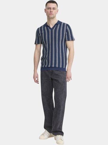 TEESHOPPEN Sweater in Blue