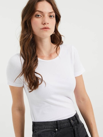 T-shirt WE Fashion en blanc