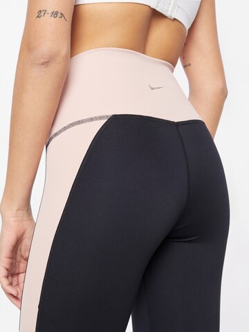 NIKE Skinny Sporthose in Schwarz