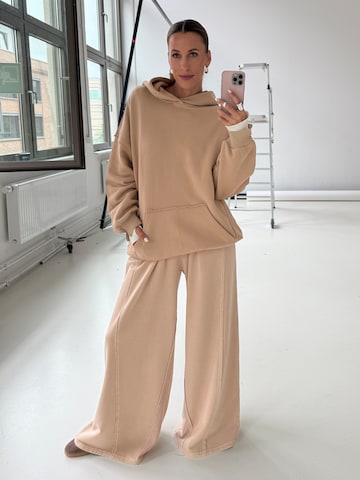 Kamila Šikl Суичър в бежово