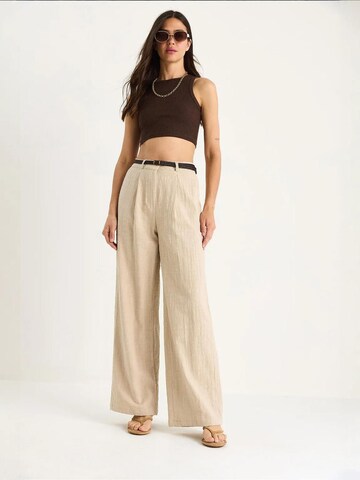 Bianco Lucci Loose fit Pleat-Front Pants in Beige