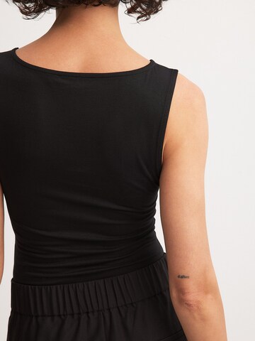 NA-KD Shirtbody in Schwarz