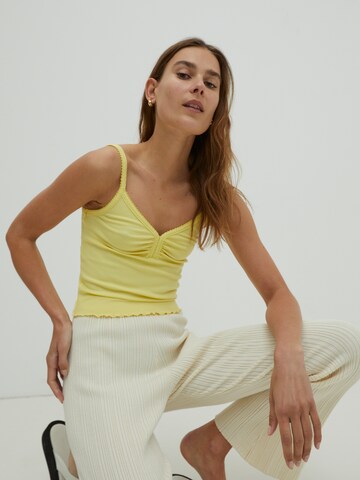 EDITED - Top de punto 'Clara' en amarillo: frente