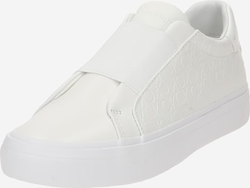 Scarpa slip-on di Calvin Klein in bianco: frontale