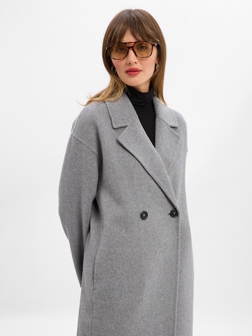 Someday Mantel 'Valmera' in Grau