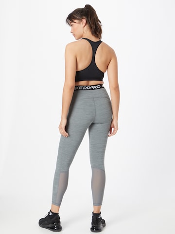 NIKE Skinny Sporthose in Grau