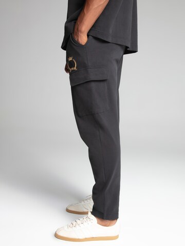 regular Pantaloni di SikSilk in nero