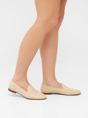 Bianco Classic Flats 'AGNETE' in Beige: front