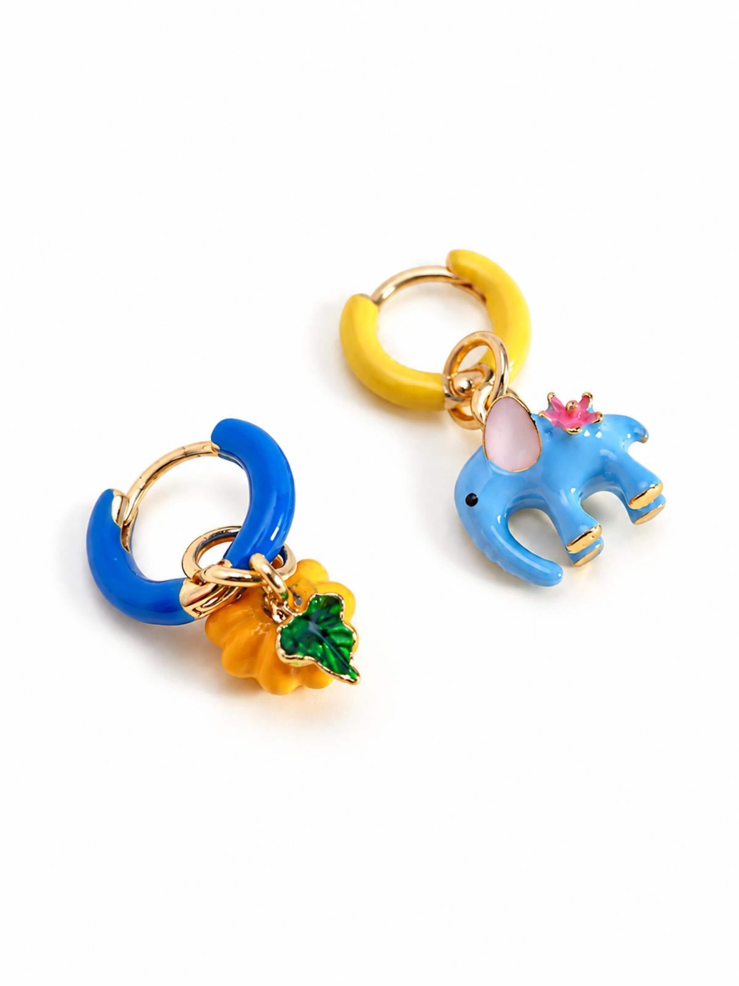 Orecchini 'Enchanted Elephant & Pumpkin Enamel Hoop Earrings' di LanLivia in blu: frontale