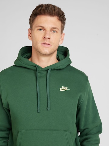 Bluză de molton 'Club Fleece' de la Nike Sportswear pe verde
