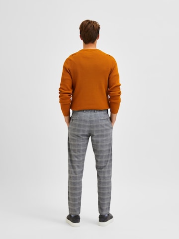 SELECTED HOMME Alt kitsenev Chino-püksid 'York', värv hall