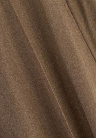 Boggi Milano Slim fit Chino trousers in Beige: front