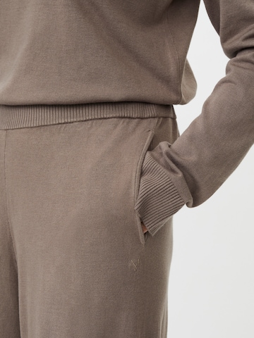 Effilé Pantalon 'Plenor' Masai en gris