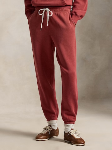 Polo Ralph Lauren Дънки Tapered Leg Панталон в червено: отпред