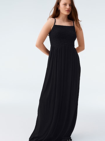 juoda Next Suknelė: priekis