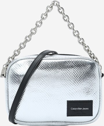 Calvin Klein Jeans Crossbody bag in Silver: front