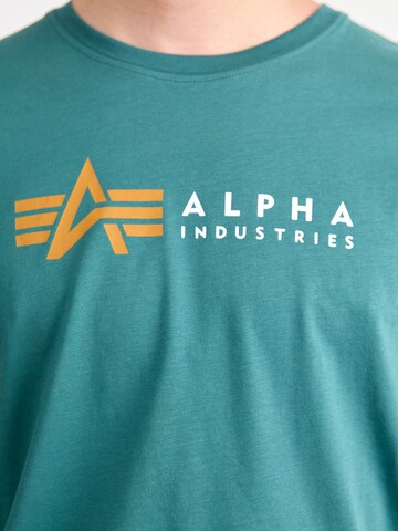 ALPHA INDUSTRIES Футболка в Зеленый