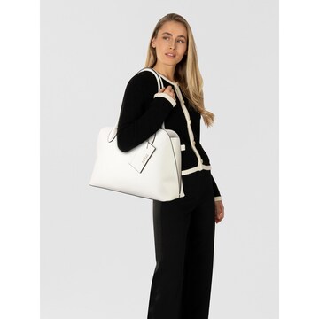 Borsa a spalla 'Patsie' di GUESS in bianco: frontale