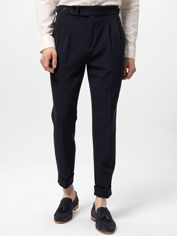 Antioch Regular Pleat-front trousers in Blue
