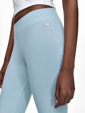 Pull&Bear Rozšírený strih Nohavice - Modrá