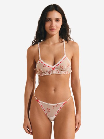 String 'Arome' di ETAM in bianco: frontale