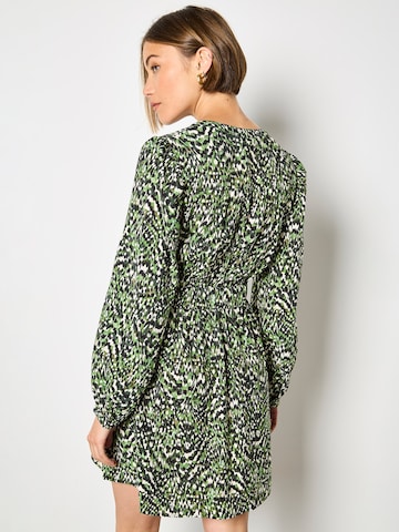 Robe Apricot en vert