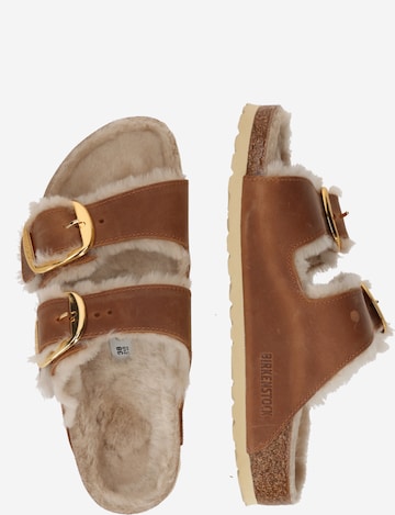 BIRKENSTOCK Pantofle 'Arizona' – hnědá