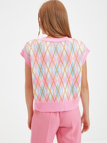 Trendyol Sweater in Pink