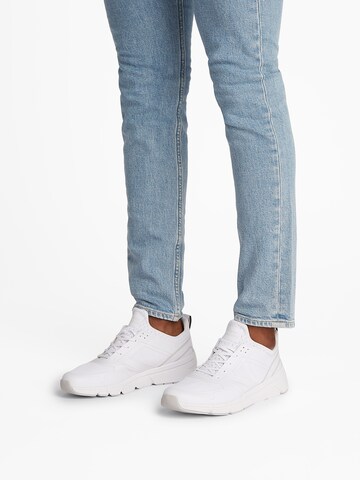 Sneaker low 'MODERN COMFORT' de la TOMMY HILFIGER pe alb