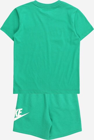 Nike Sportswear Set 'CLUB' i grön