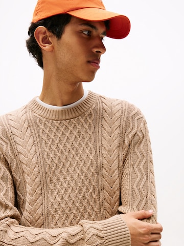 Tommy Jeans Sweater in Grey
