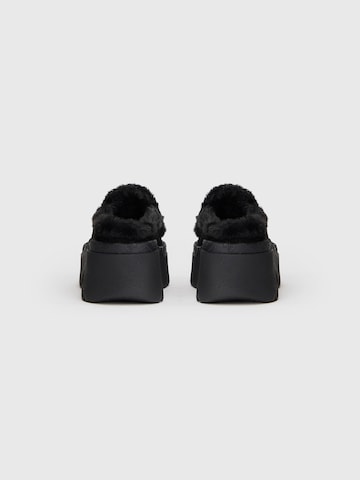 GUESS Cokle 'BRIDEEN' | črna barva