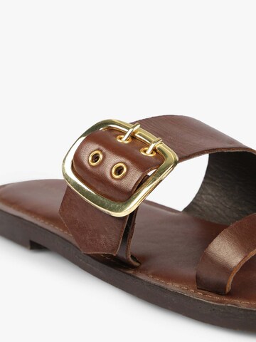 Zoccoletto di Scalpers in marrone