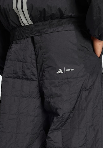 ADIDAS SPORTSWEAR - Pierna ancha Pantalón deportivo 'Adidas x MOON BOOT' en negro