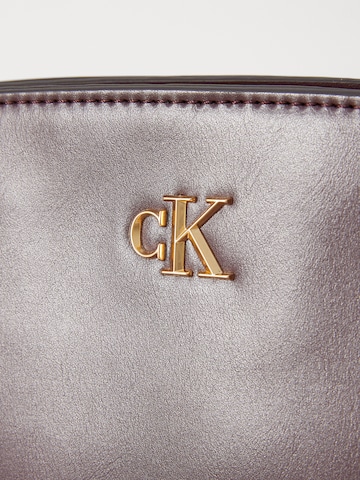 Calvin Klein Shopper in Bruin