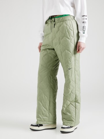 Loosefit Pantalon Nike Sportswear en vert : devant