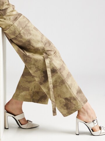 Misspap Regular Cargo trousers in Green
