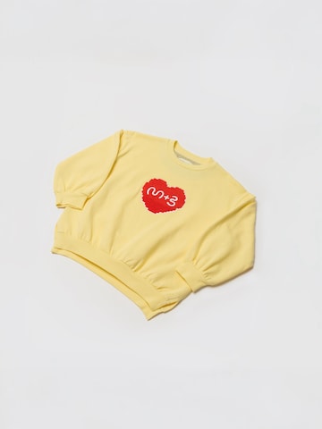 Maru + Bo Sweatshirt 'SPLIT SIDE EMBROIDERED HEART SWEATSHIRT'‌‌‌‌‌‌‌‌ in Gelb