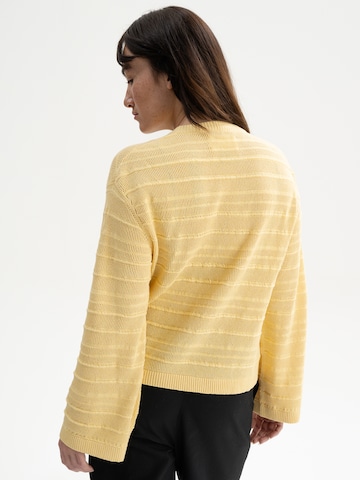 Pull-over 'JALIDI' MELA en jaune