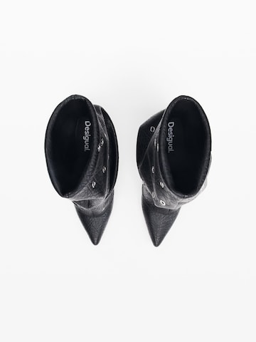 Botine de la Desigual pe negru