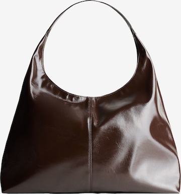 Bershka Shoulder bag in Brown: front